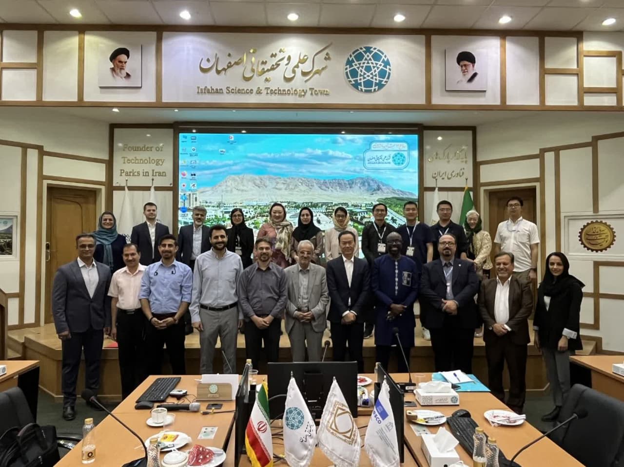 ارائه دستاورد های تعاونی فاتح در توسعه روستایی برای نمایندگان یونسکو و بریکس چین